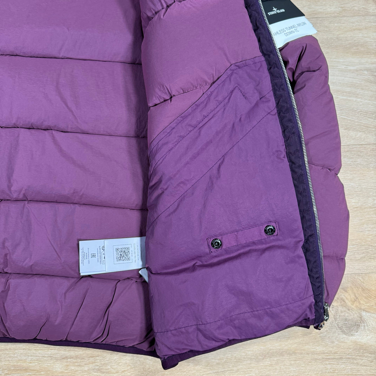 Stone Island Seamless Tunnel Down-TC Jacket in Burgundy Castmark