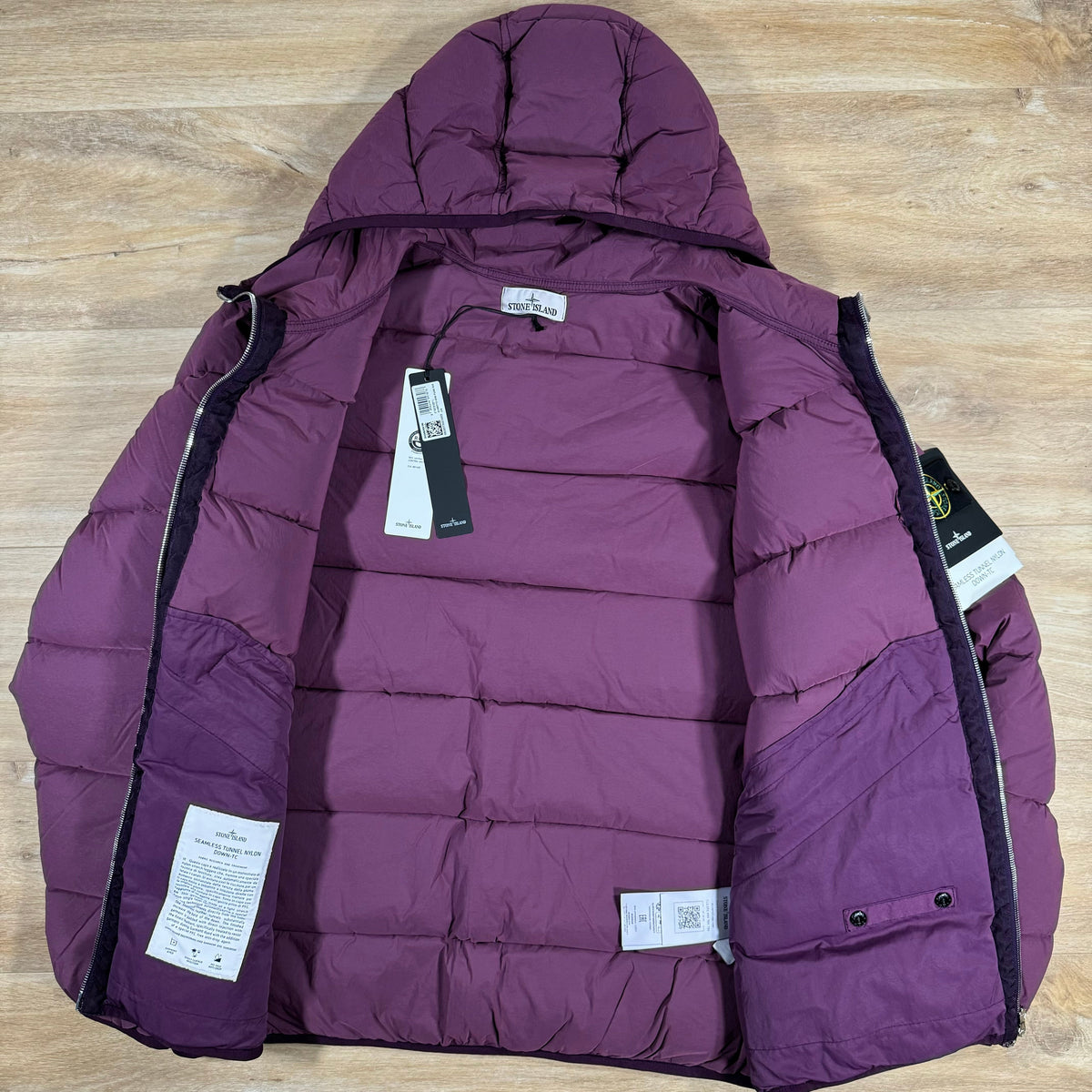 Stone Island Seamless Tunnel Down-TC Jacket in Burgundy Castmark