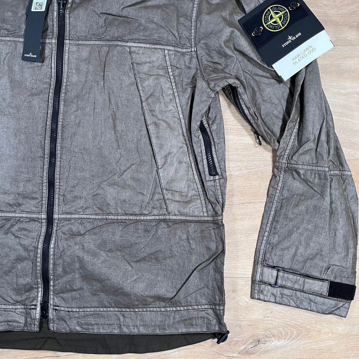 Stone Island Raw Linen Plated-OVD Jacket in Military Green Castmark
