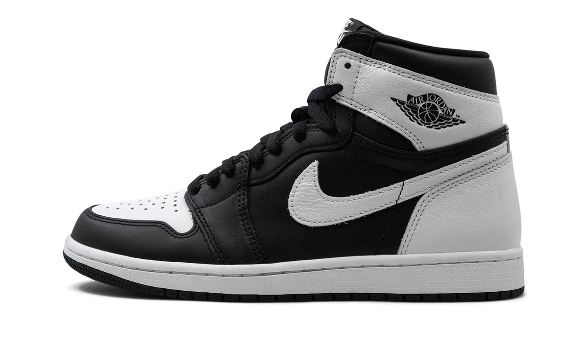 JORDAN 1 RETRO HIGH OG BLACK WHITE
