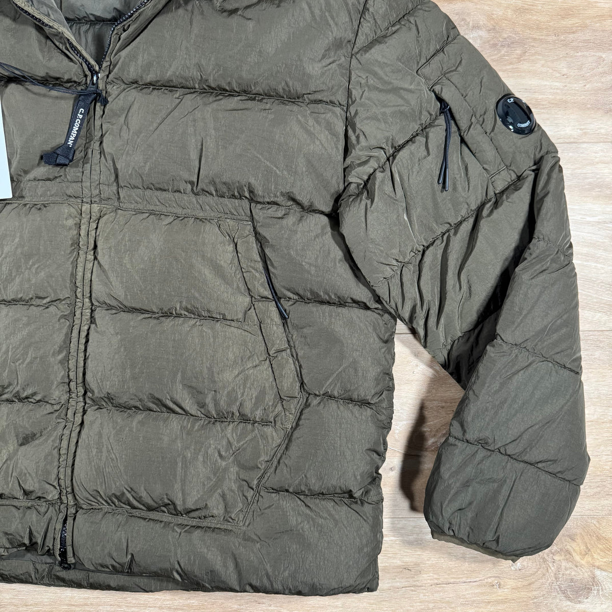 CP Company Chrome-R Down Lens Jacket in Ivy Green Castmark
