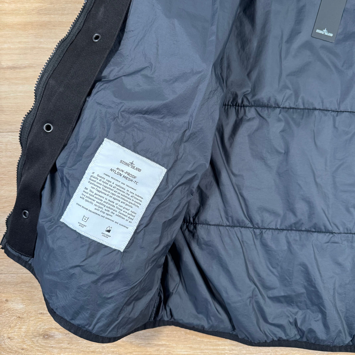 Stone Island Run-Proof Nylon Mesh-TC Reversible Jacket in Black Castmark