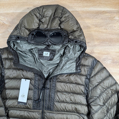 CP Company DD Shell Goggle Down Jacket in Grape Leaf Castmark