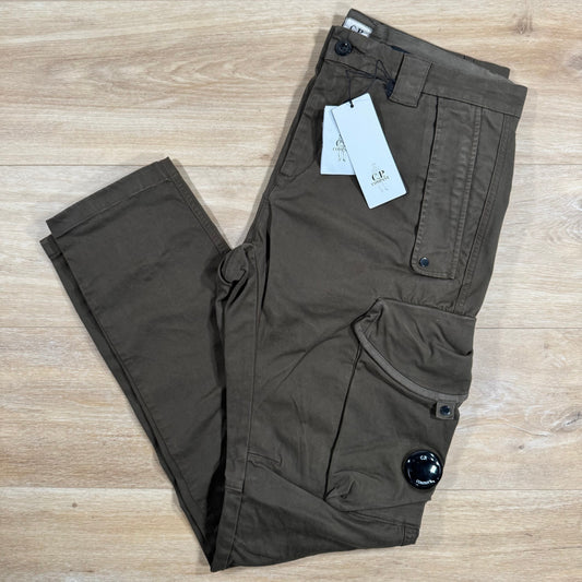 CP Company Stretch Sateen Utility Cargo Lens Pants in Ivy Green Castmark