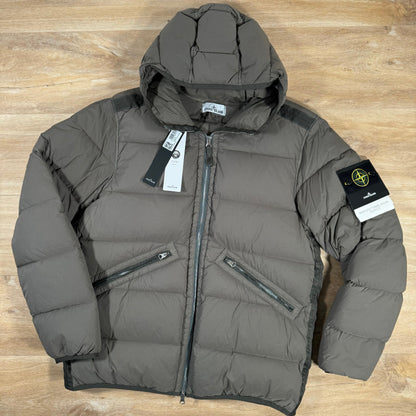 Stone Island Seamless Tunnel Down-TC Jacket in Walnut Brown Castmark