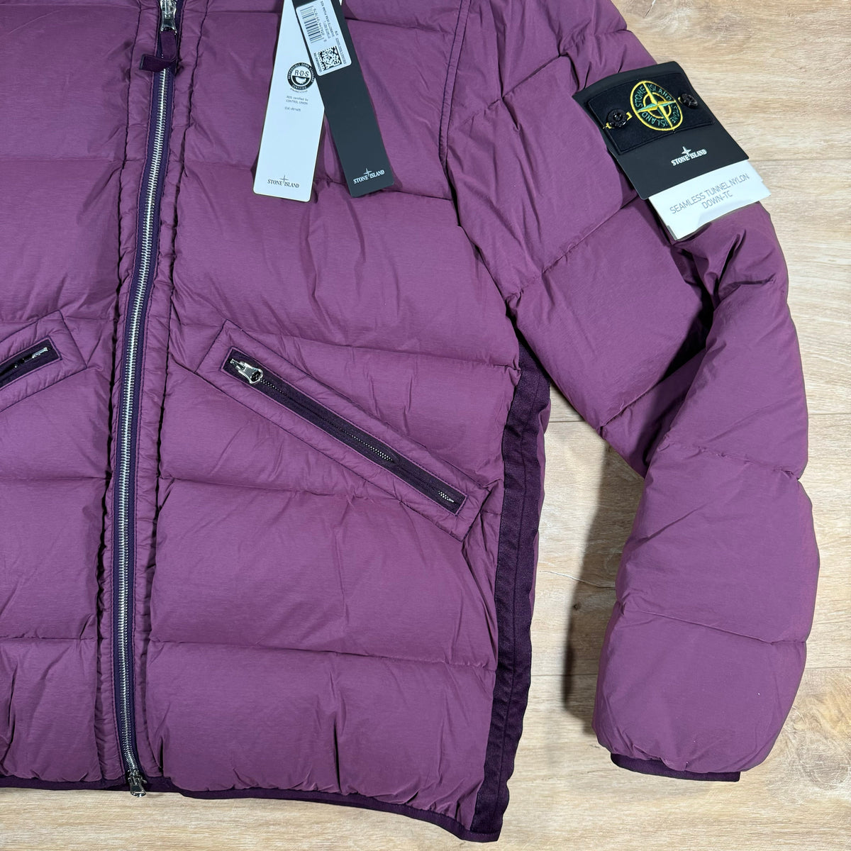 Stone Island Seamless Tunnel Down-TC Jacket in Burgundy Castmark