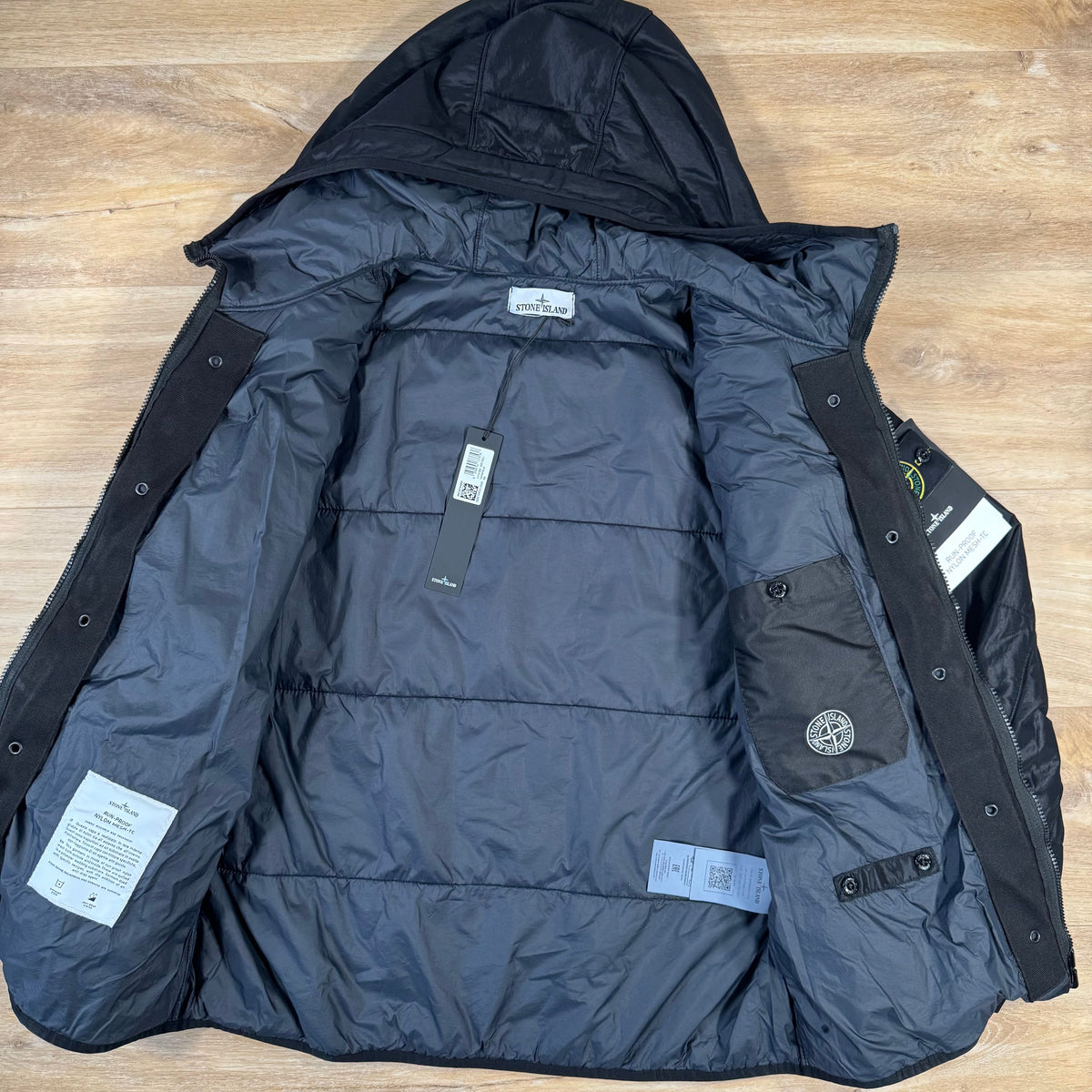 Stone Island Run-Proof Nylon Mesh-TC Reversible Jacket in Black Castmark