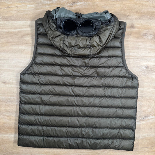 CP Company DD Shell Goggle Down Vest in Grape Leaf Castmark