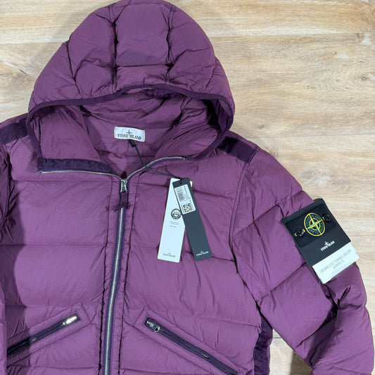 Stone Island Seamless Tunnel Down-TC Jacket in Burgundy Castmark