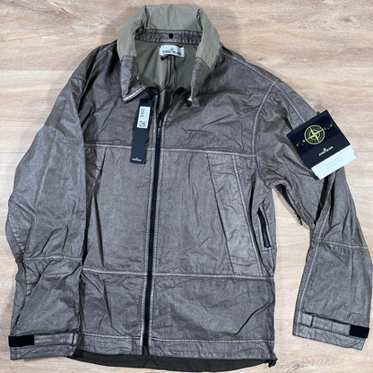 Stone Island Raw Linen Plated-OVD Jacket in Military Green Castmark