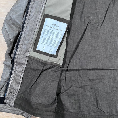 Stone Island Raw Linen Plated-OVD Jacket in Military Green Castmark