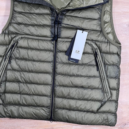 CP Company DD Shell Goggle Down Gilet in Elmwood Green Castmark