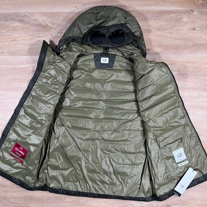 CP Company DD Shell Goggle Down Gilet in Elmwood Green Castmark