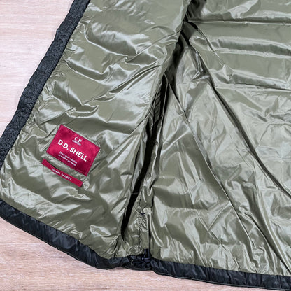 CP Company DD Shell Goggle Down Gilet in Elmwood Green Castmark