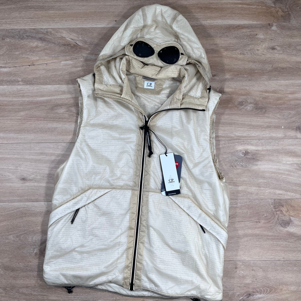 CP Company Nada Shell Goggle Padded Gilet in Pistachio Shell Castmark