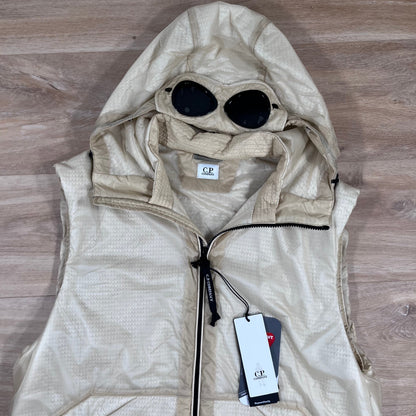 CP Company Nada Shell Goggle Padded Gilet in Pistachio Shell Castmark
