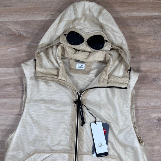 CP Company Nada Shell Goggle Padded Gilet in Pistachio Shell Castmark