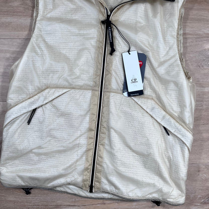 CP Company Nada Shell Goggle Padded Gilet in Pistachio Shell Castmark