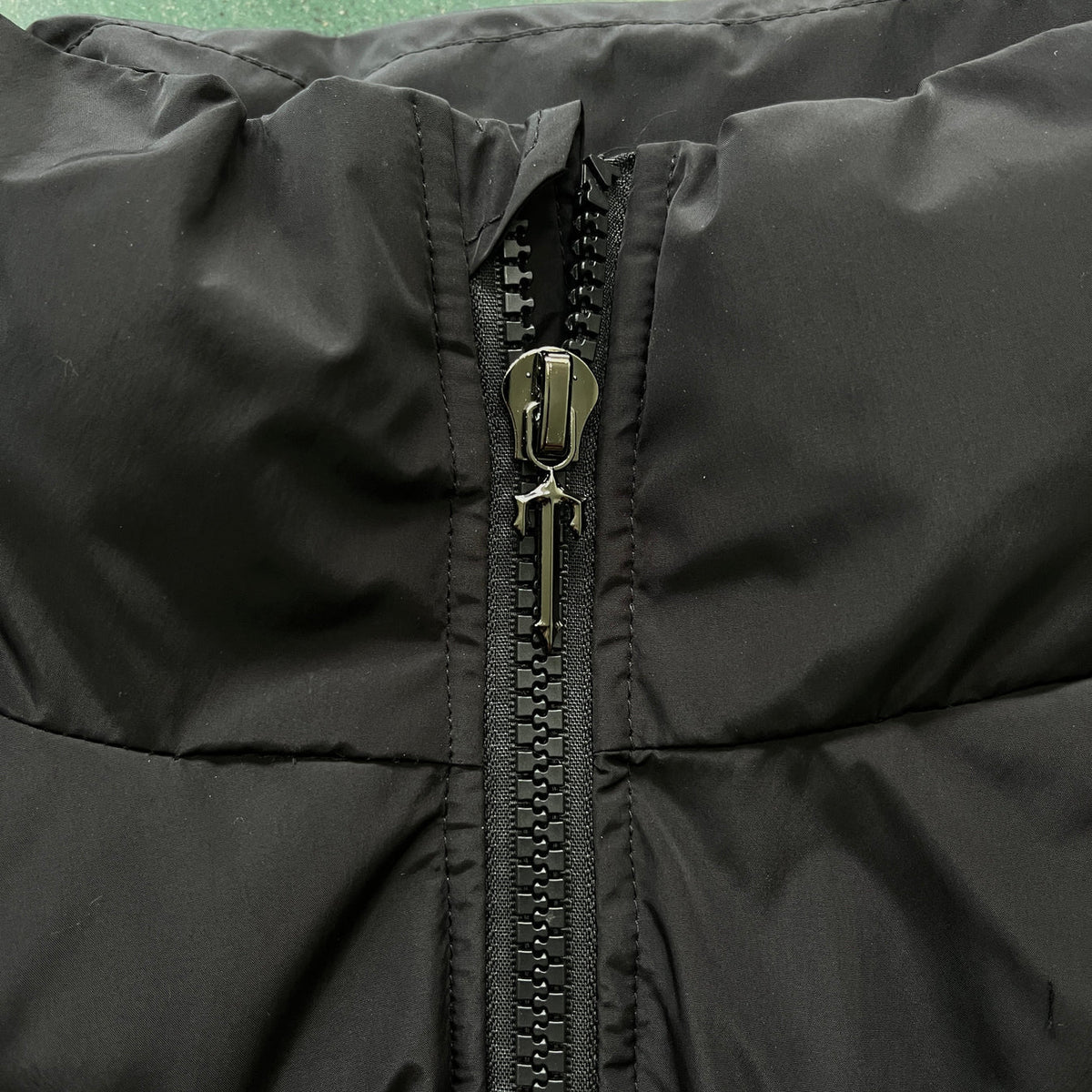 Trapstar Detachable Hooded Puffer Jacket - Black/Red